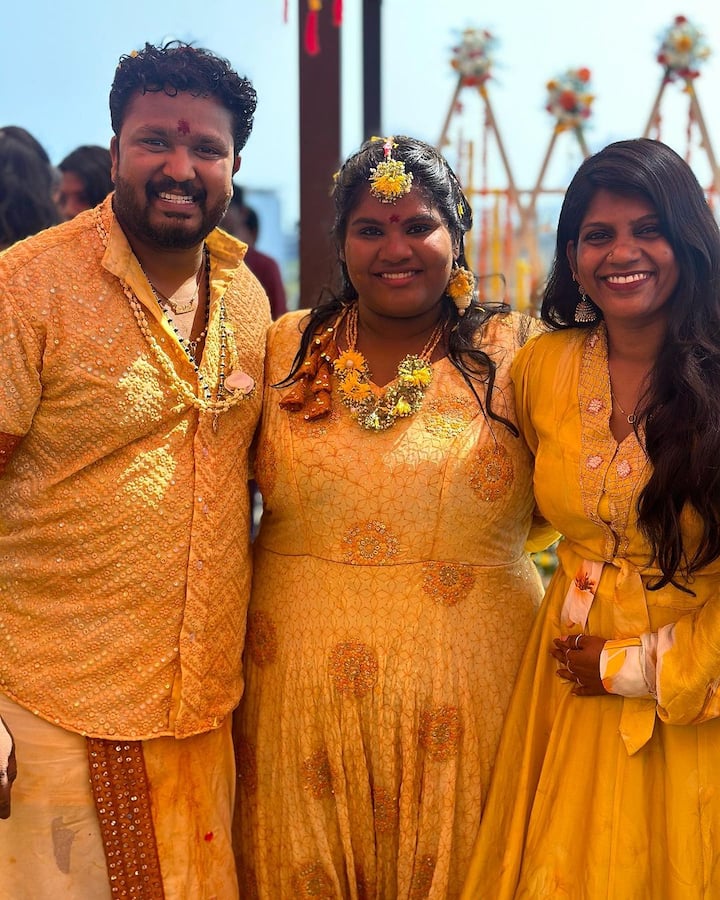 இந்திரஜா ஷங்கர் - கார்த்திக் ஜோடிக்கு பலரும் வாழ்த்துகளை குவித்து வருகின்றனர் என்பது குறிப்பிடத்தக்கது