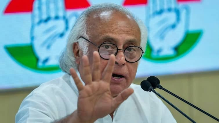 congress Jairam Ramesh demands action against noida dm over pappu post on rahul gandhi नोएडा डीएम के 'पप्पू' वाले ट्वीट पर भड़के कांग्रेस नेता जयराम रमेश, बोले- तत्काल कार्रवाई हो