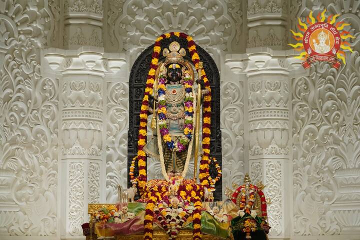 गृह मंत्री अमित शाह ने कहा, ‘‘यह होली भगवान राम के प्रत्येक भक्त के लिए विशेष है. एक पुराना लोक गीत है जिसमें कहा गया है होली खेले रघुवीरा अवध में.. अब 500 साल बाद, रघुवीर अवध में होली खेल रहे हैं. यह सभी के लिए बहुत खुशी की बात है.’’