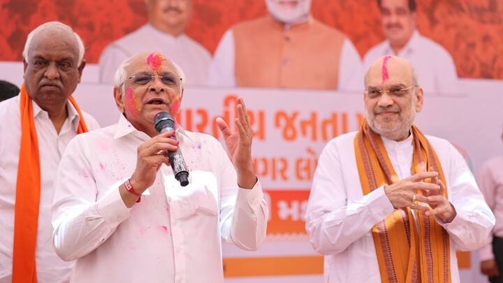 इस दौरान अमित शाह और राज्य के सीएम भूपेंद्र पटेल ने गुजरात और देशवासियों को होली की शुभकामनाएं दी.