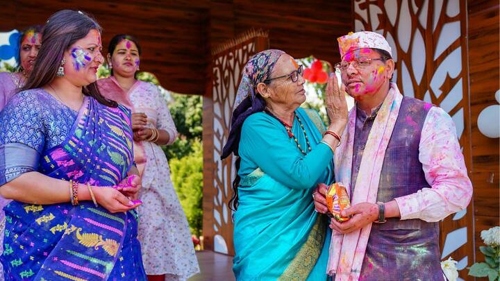 Uttrakhand CM Dhami indulged in the colorful during Holi festival celebrations at his residence. (Image source: PTI)