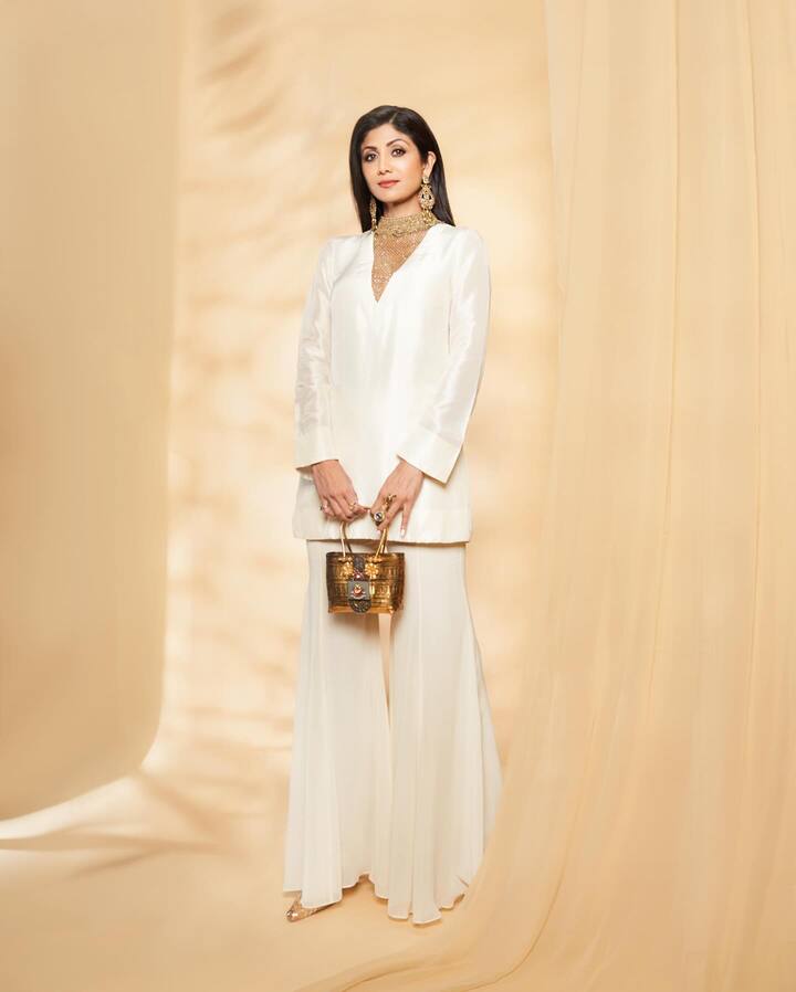 या सीरिजमध्ये शिल्पा शेट्टी एका पोलीस अधिकाऱ्याच्या भूमिकेत दिसणार आहे. नुकताच या सीरिजचा धमाकेदार ट्रेलर रिलीज झाला आहे. या ट्रेलरला प्रेक्षकांचा सकारात्मक प्रतिसाद मिळाला आहे. (photo:theshilpashetty/ig)