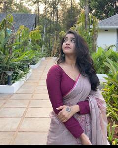 Deepthi Sunaina: అసలేం గుర్తుకురాదు నా కన్నులముందు నువ్వు ఉండగా - దీపుని చూస్తే అంతే మరి!