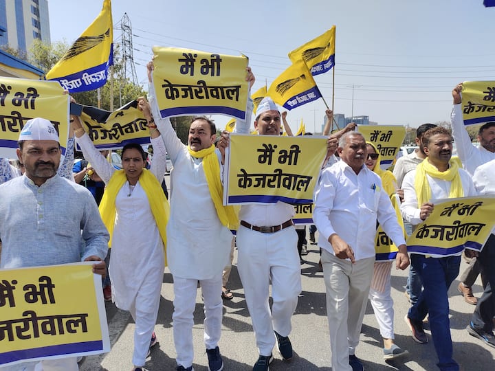गुरुग्राम महिला जिला अध्यक्ष सुशीला कटारिया ने कहा कि आज भाजपा ने अघोषित आपातकाल की स्थिति बना दी है. पिछले दो साल से सतेंद्र जैन को गिरफ्तार कर रखा है. जिस व्यक्ति ने भाजपा को 35 करोड़ रुपये चंदा दिया, उसे सरकार गवाह भाजपा ने बनाकर आम आदमी पार्टी के नेताओं को पकड़ने का काम कर रही है. सरकार डरी हुई है.