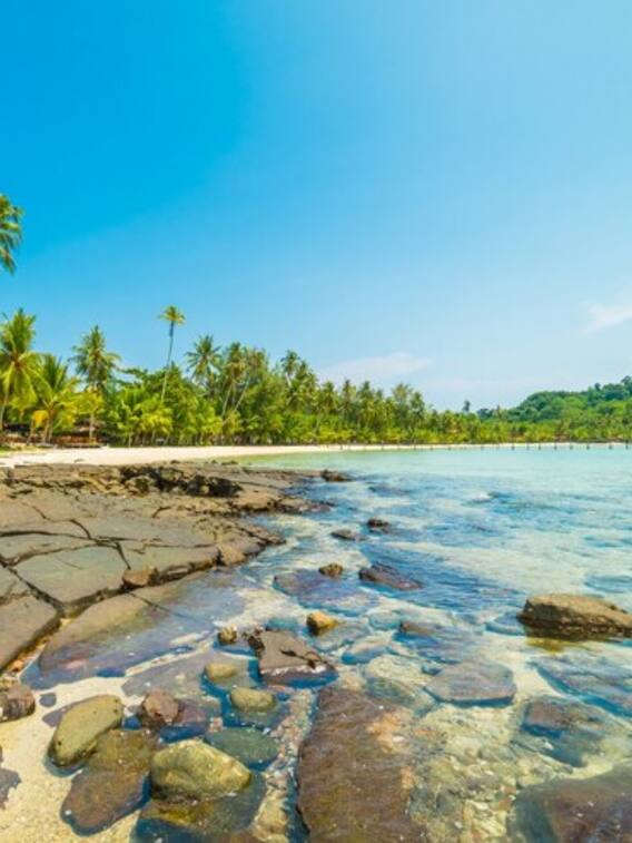 देश के इन बीच का पानी है शीशे जैसा साफ