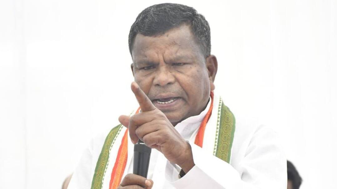 FIR Against Bastar Congress Candidate Kawasi Lakhma BJP Congress Face to Face ANN कवासी लखमा पर FIR दर्ज होने के बाद सियासत गर्म, कांग्रेस बोली- BJP के दबाव में कार्रवाई...