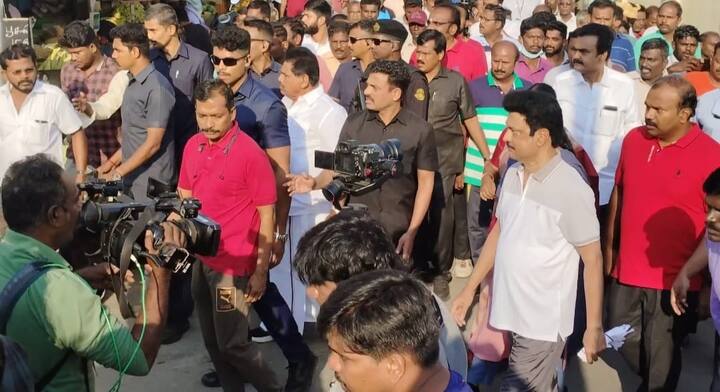 அத்துடன் தூத்துக்குடி திமுக நாடாளுமன்ற வேட்பாளர் கனிமொழிக்கு ஆதரவாக தமிழக முதல்வர் மு.க.ஸ்டாலின் வாக்கு சேகரித்தார்.