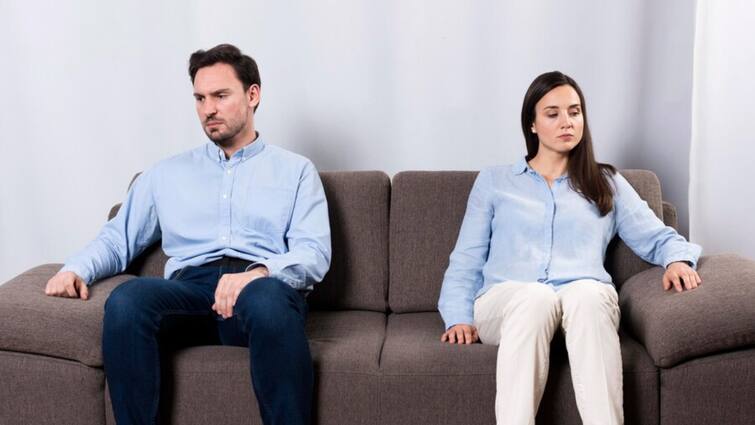 Relationship Tips: रिश्तों में लगातार बढ़ रही दूरी, बस अपनाएं ये सिंपल तरीके Distance is continuously increasing in relationships just adopt these simple method Relationship Tips: रिश्तों में लगातार बढ़ रही दूरी, बस अपनाएं ये सिंपल तरीके