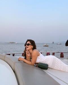 Karishma Sharma: વ્હાઈટ બોડીકોનમાં કરિશ્મા શર્માએ આપ્યા હોટ પોઝ, તસવીરો વાયરલ