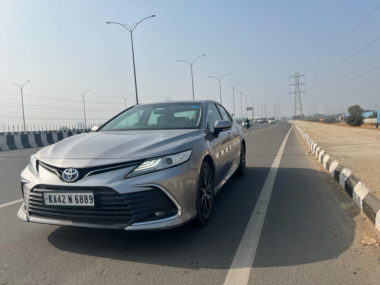 Toyota Camry Hybrid: টয়োটা ক্যামরি হাইব্রিড মানেই পাওয়ারের সঙ্গে পারফরম্যান্স,কেন এই সেডানের এত নাম ?