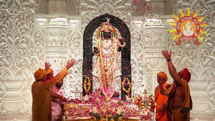 Ramlala played divine Holi in Ayodhya CM Yogi said this moment came after waiting for 500 years Holi 2024: अयोध्या में रामलला ने खेली दिव्य होली, सीएम योगी बोले- 500 वर्षों की प्रतीक्षा के बाद यह घड़ी आई