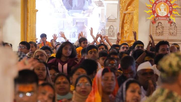 উদ্বোধনের পর থেকেই অযোধ্যায় দেশ বিদেশের ভক্ত সমাবেশ। আর দেশের যেখানে যেখানে শ্রীকৃষ্ণ বা তাঁর অবতারের পুজো হয়, সেখানে হোলি উৎসব একটু বেশিই উৎসাহ সহকারে পালিত হয়।