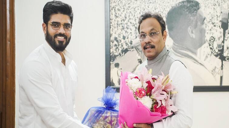 MP Prince Raj met BJP Bihar leader Vinod Tawde Amidst After the controversy between Chirag Paswan and Pashupati Paras Bihar Politics: चाचा ने तोड़ा NDA से नाता, भतीजे ने की बीजेपी के बड़े नेता से मुलाकात, बताई वजह