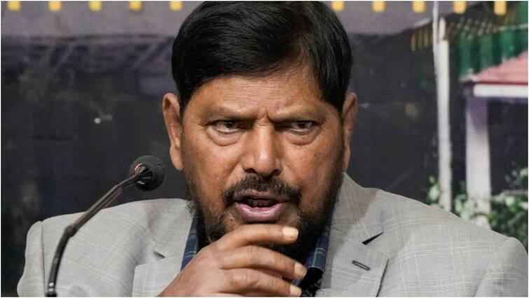 lok sabha elections ramdas athawale takes a dig at uddhav thackeray on candidate list Lok Sabha Elections: रामदास अठावले बोले, 'उद्धव ठाकरे की पार्टी MVA का सबसे बड़ा दल लेकिन...'