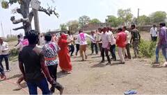 Lathmar Holi: मध्य प्रदेश के इस जिले में लठमार होली, पुरुषों पर बरसती हैं महिलाओं की लाठियां, देखिए तस्वीरें
