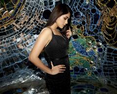 Mrunal Thakur : கருப்பு உடையில் மனதை களவாடி செல்லும் சீதாராமம் நடிகை மிருனாள் தாக்கூர்!