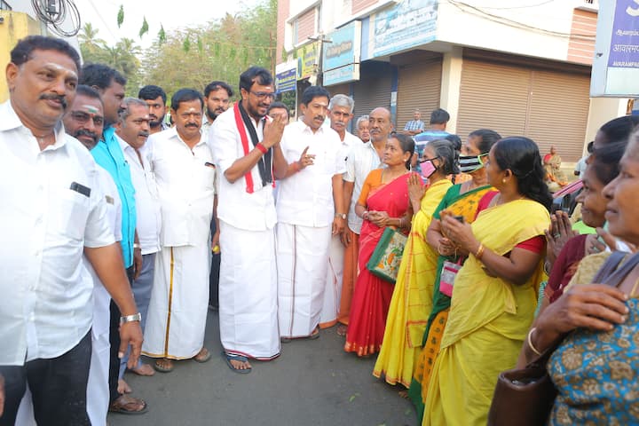Accompanying the AIADMK leader were Singanallur MLA KR Jayaram and other members of the AIADMK. (Credit: ABP Nadu)