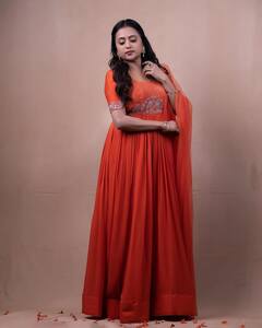 Suma Kanakala : సుమం ప్రతి సుమం సుమం.. సుమని చూస్తే ఈ పాటే గుర్తోస్తుంది