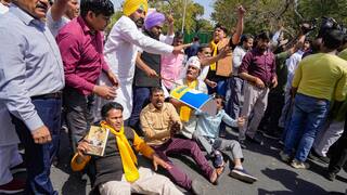 AAP Protest: तुगलक रोड, सफदरजंग समेत दिल्ली के इन इलाकों में रूट डायवर्ट, AAP के प्रदर्शन के चलते दिल्ली पुलिस ने जारी की एडवाइजरी