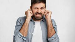 Ear Pain: कान दर्द को हल्के में न लें, क्योंकि हो सकती है इस गंभीर बीमारी के लक्षण