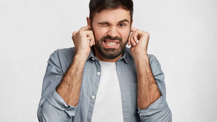 अगर कान का दर्द एक या 2 दिन से ज्यादा दिन रह जाता है तो इसे नजरअंदाज करना सही नहीं है और आपको तुरंत डॉक्टर को दिखना चाहिए.