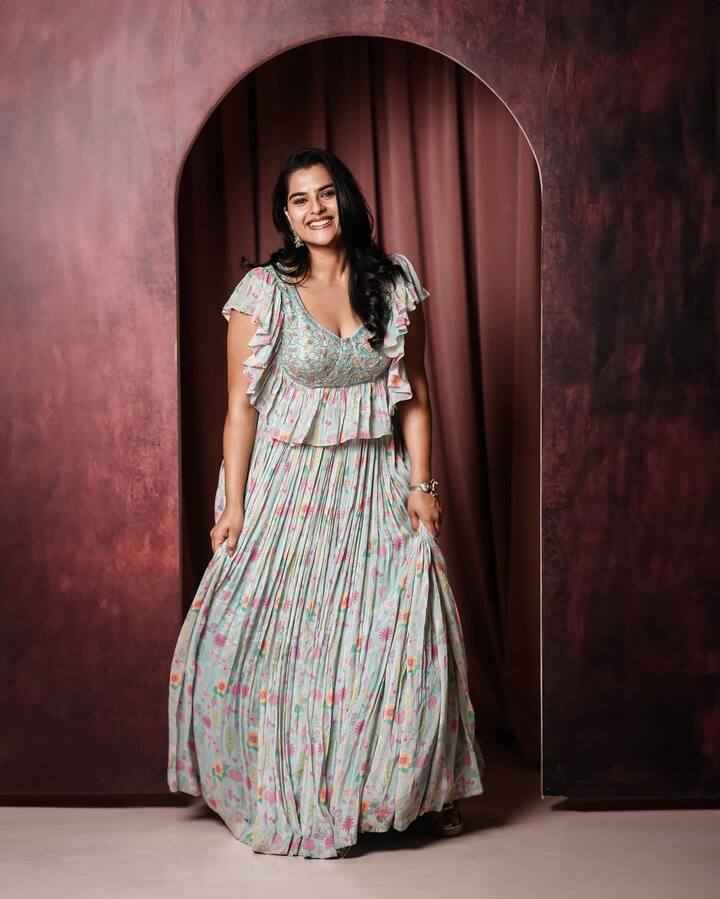 సోషల్ మీడియాలో యాక్టివ్ ఉండే కావ్య రీసెంట్ గా షేర్ చేసిన ఫొటోస్ వైరల్ అవుతున్నాయి..