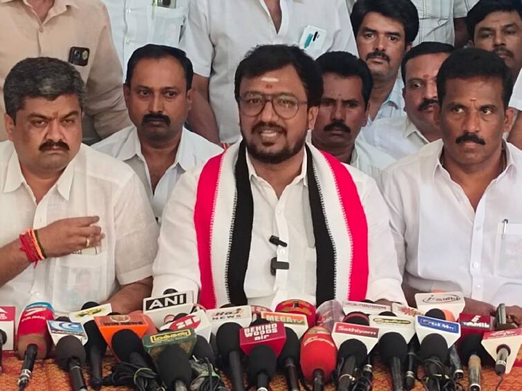 Coimbatore admk candidate Singhai Ramachandran says Annamalai should apologize - TNN என் தந்தை குறித்து பேசிய அண்ணாமலை மன்னிப்பு கேட்க வேண்டும் - கோவை அதிமுக வேட்பாளர் சிங்கை ராமச்சந்திரன்