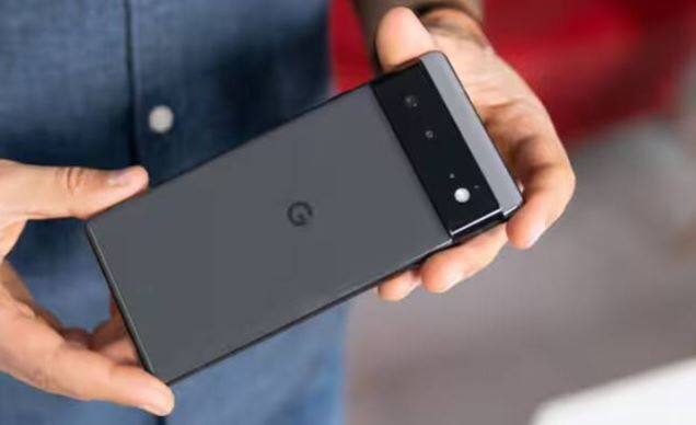 Pixel 6A ਵਿੱਚ 6.1-ਇੰਚ ਦੀ ਫੁੱਲ HD+ OLED ਸਕਰੀਨ, 60Hz ਰਿਫ੍ਰੈਸ਼ ਰੇਟ, ਗੋਰਿਲਾ ਗਲਾਸ 3 ਪ੍ਰੋਟੈਕਸ਼ਨ, ਟਾਈਟਨ M2 ਸੁਰੱਖਿਆ ਵਾਲਾ ਗੂਗਲ ਟੈਂਸਰ ਚਿਪਸੈੱਟ, 6GB LPDDR5 ਰੈਮ, 128GB UFS 3.1 ਸਟੋਰੇਜ ਹੈ। ਇਸ ਫੋਨ 'ਚ ਫਾਸਟ ਚਾਰਜਿੰਗ ਸਪੋਰਟ ਦੇ ਨਾਲ 4306mAh ਦੀ ਬੈਟਰੀ ਹੈ।