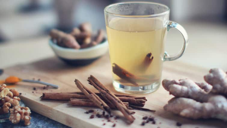 Cinnamon tea recipe For a healthy life here are the benefits of drinking tea it can help flush out bad LDL cholesterol Cinnamon Tea For Lowering High Cholesterol : దాల్చిన చెక్క టీని ఇలా తాగితే కొలెస్ట్రాల్ కంట్రోల్​లో ఉంటుంది.. మరెన్నో బెనిఫిట్స్ కూడా