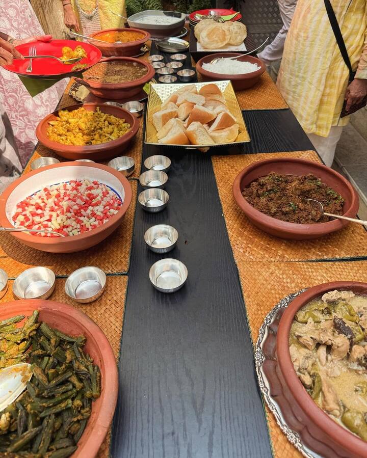 Prior to this Navya had shared photos of Holika Dahan on Instagram featuring entire Bachchan clan. (Image: Instagram/@navyananda)