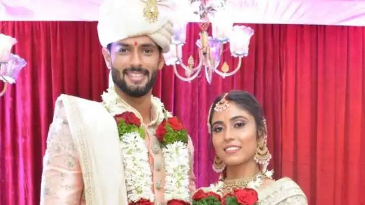 ભારતીય મેચો સિવાય અંજુમ ખાન ઘણીવાર IPL મેચોમાં સ્ટેડિયમમાં શિવમ દુબેને ચીયર કરતી જોવા મળે છે. (ફોટો ક્રેડિટ- સોશિયલ મીડિયા)