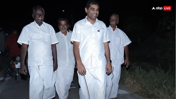 अशोक कुमार की आय का मुख्य साधन उनका कारोबार और सैलरी है, जबकि धर्मपत्नी आर्किटेक्ट हैं. वह भी रेंट (मकान का किराया) से होने वाली इनकम और सैलरी पाती हैं.