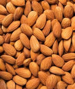 जरूरत से ज्यादा न खाएं ये ड्राई फ्रूट्स, वरना फायदे की जगह होगा नुकसान