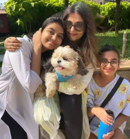 ऐश्वर्या राय और अभिषेक बच्चन ने आराध्या की दोस्तों की फैमिली के साथ होली खेली. उनकी पार्टी बच्चन फैमिली से अलग आराध्या की दोस्तों के साथ हुई.