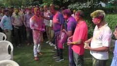 Holi 2024: भरतपुर में खाकी पर चढ़ा होली का खुमार, खुशी से नाचे अधिकारी और जवान, देखें तस्वीरें