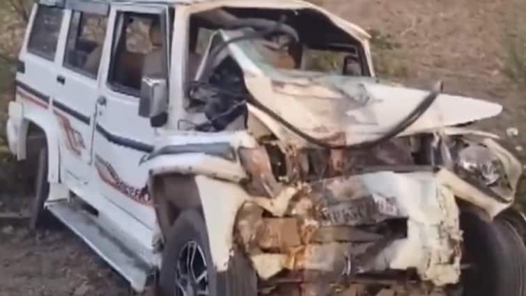 Damoh Accident News three people died two injured after car collided in Patera Madhya Pradesh Damoh News: होली पर अनियंत्रित होकर पेड़ से टकराई कार, तीन लोगों की मौत, दो की हालत नाजुक