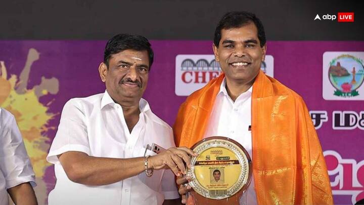 एआईएडीएमके कैंडिडेट ने साल 2022-23 में एक करोड़ नौ लाख रुपए का आयकर रिटर्न फाइल किया था और उस दौरान उनकी पत्नी ने एक करोड़ तीन लाख रुपए का आईटी रिटर्न दाखिल किया था.