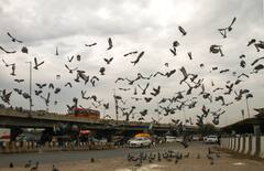 Weather Update: आंधी, बारिश और तूफान बरपाएंगे कहर, दिल्ली में छाए रहेंगे बादल, होली के बाद इन राज्यों में बदलेगा मौसम का मिजाज