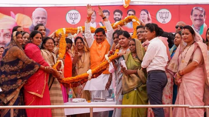 लोकसभा चुनाव के मद्देनजर एमपी में चुनावी बिगुल बज गया है. CM मोहन ने सागर में भाई दूज त्योहार के बहाने बहनों से संवाद किया. सीएम ने BJP सरकार को महिला सशक्तिकरण की दिशा में काम करने वाली सरकार बताया.