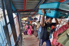 Train Baggage Rules: ट्रेन में एक्स्ट्रा सामान ले जाने का कितना पैसा लगता है? ये है नियम