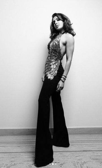 ਕੁਝ ਸਮਾਂ ਪਹਿਲਾਂ ਅਦਾਕਾਰਾ ਸਮੰਥਾ ਰੂਥ ਪ੍ਰਭੂ ਨੇ ਆਪਣੀਆਂ ਇਹ ਤਸਵੀਰਾਂ ਸੋਸ਼ਲ ਮੀਡੀਆ 'ਤੇ ਸ਼ੇਅਰ ਕੀਤੀਆਂ ਸਨ। ਜਿਸ 'ਚ ਅਦਾਕਾਰਾ ਬੈਕਲੈੱਸ ਡਰੈੱਸ 'ਚ ਪ੍ਰਸ਼ੰਸਕਾਂ ਨੂੰ ਆਪਣਾ ਬੋਲਡ ਅਵਤਾਰ ਦਿਖਾਉਂਦੀ ਨਜ਼ਰ ਆਈ।