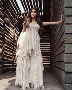 Sreeleela Latest Photos: మత్తు కళ్లలతో మాయ చేస్తున్న శ్రీలీల - క్రీం డ్రెస్‌లో 'గంటూరు కారం' బ్యూటీ హోయలు