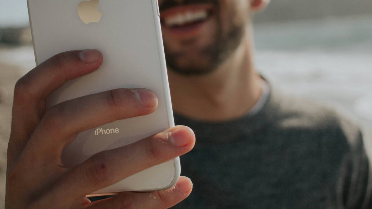 iPhone Finger : మీరు ఐఫోన్​ను ఎక్కువగా యూజ్ చేస్తున్నారా? అయితే జాగ్రత్త అంటున్న నిపుణులు..