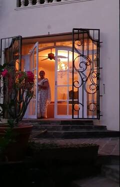 Archana Puran Singh House: कपिल शर्मा ही नहीं कई बड़े स्टार्स के घर का टक्कर देता है अर्चना पूरन सिंह का बंगला, यहां देखें इनसाइड तस्वीरें