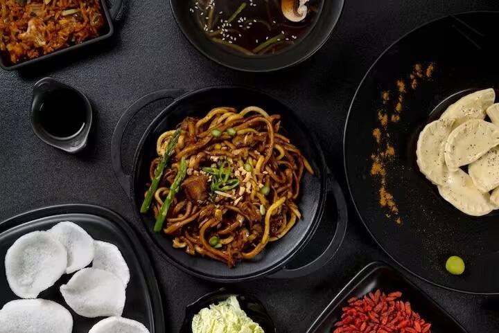 ઉનાળામાં લોકોને બેચેની અને નર્વસનેસ જેવી સમસ્યાઓનો સામનો કરવો પડી શકે છે.  ઉનાળામાં સ્વસ્થ રહેવા માટે  ડાયટ પર પ્રોપર ધ્યાન આપવું જરૂરી છે.