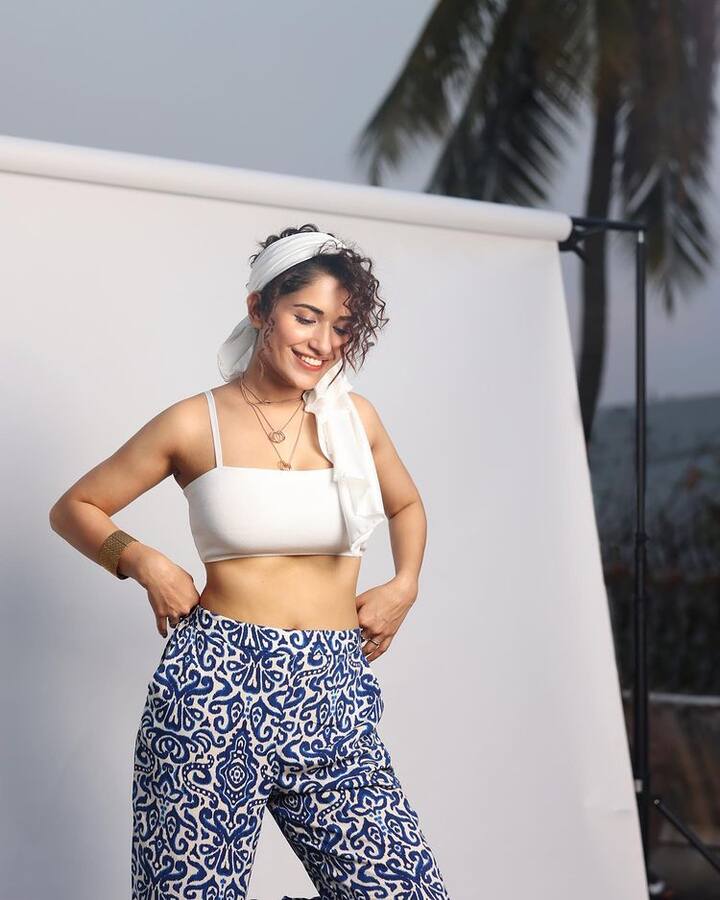 રૂહાની શર્મા એક ભારતીય અભિનેત્રી અને મોડેલ છે જે મુખ્યત્વે તેલુગુ ફિલ્મોમાં કામ કરે છે.
