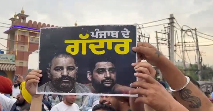 AAP Worker Protest against sheetal angural and sushil kumar rinku in jalandhar AAP worker Protest: ਗੁੱਸੇ 'ਚ ਆਪ ਵਰਕਰਾਂ ਨੇ ਕੀਤਾ ਪ੍ਰਦਰਸ਼ਨ, BJP 'ਚ ਸ਼ਾਮਲ ਹੋਣ ਵਾਲੇ MP ਅਤੇ MLA ਦਾ ਫੂਕਿਆ ਪੁਤਲਾ