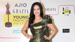 Sunny Leone : 'बेबी डॉल' सनी लिओनीचा ग्लॅम लूक; पॅप्स समोर दिल्या हॉट पोझ!