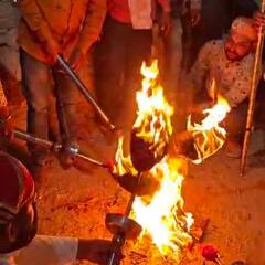 In Pics: उदयपुर में खेली गई बारूद की होली, रातभर चली तोप और बंदूकें, देखने के लिए उमड़ी भीड़