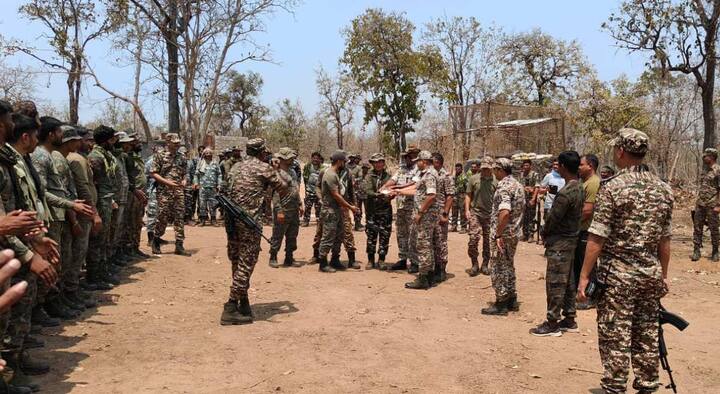 Chhattisgarh Naxal Attack chhattisgarh security forces six naxalites encounter in Sukma Bijapur maharashtra marathi news Naxal Attack : नक्षलवादी आणि जवानांमध्ये चकमक, 6 नक्षलवावाद्यांचा खात्मा; छत्तीसगडच्या बिजापूर -सुकमा सीमावर्ती भागातील घटना